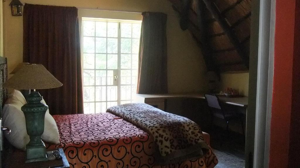 Treetops & Treats Guest House Претория Стая снимка