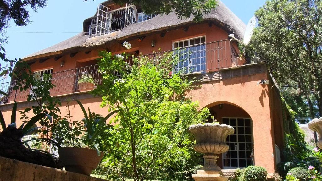 Treetops & Treats Guest House Претория Екстериор снимка