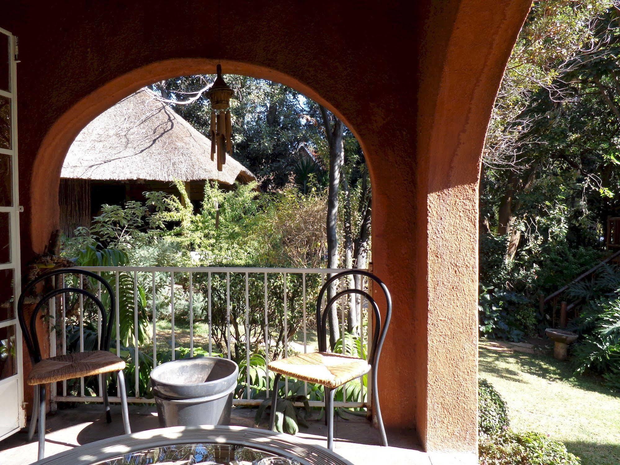 Treetops & Treats Guest House Претория Екстериор снимка