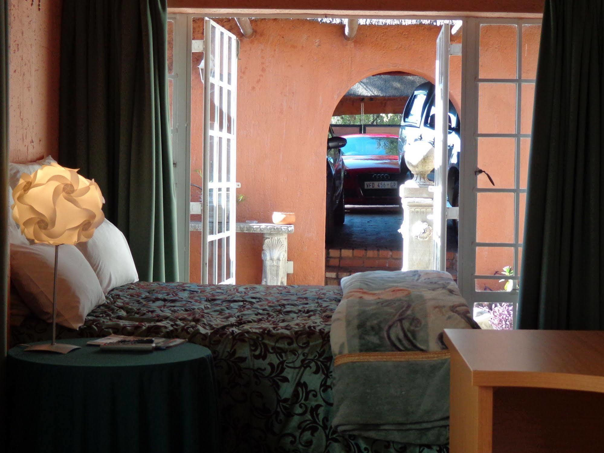 Treetops & Treats Guest House Претория Екстериор снимка
