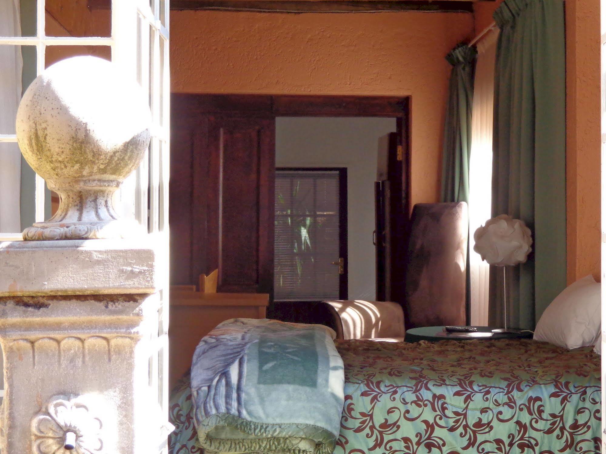 Treetops & Treats Guest House Претория Екстериор снимка